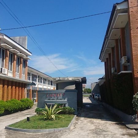Liberty Homestay Parit  Dış mekan fotoğraf